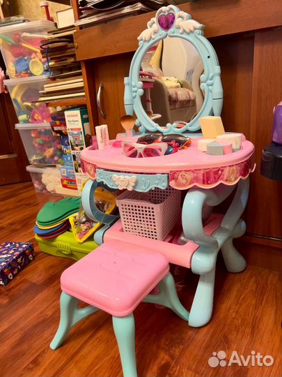 Детский туалетный столик