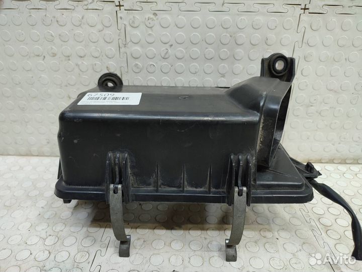 Корпус воздушного фильтра Mitsubishi Outlander 2