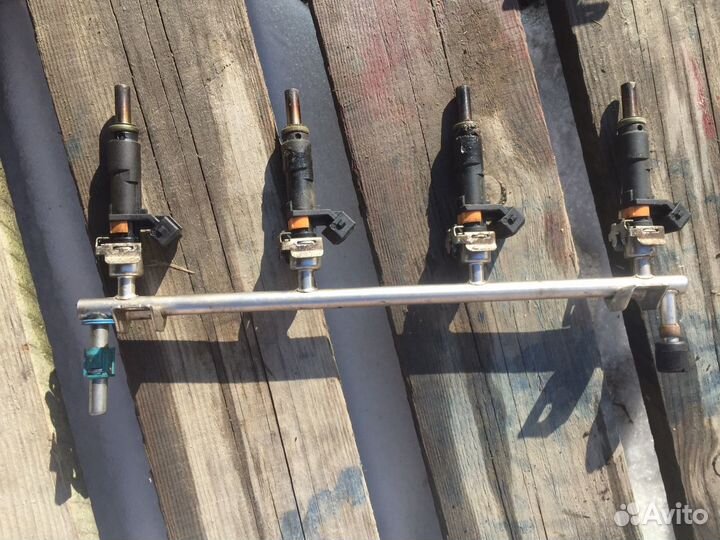 Топливная рампа с форсунками Опель астра h 1.8