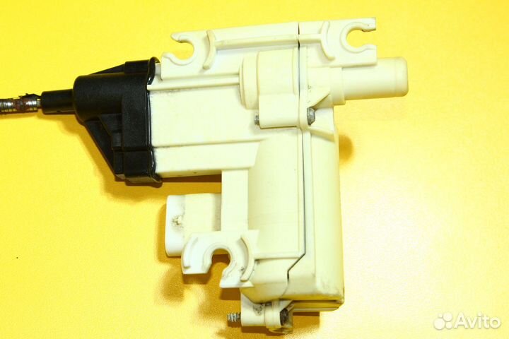 S500 W222 Доводчик двери задней левой