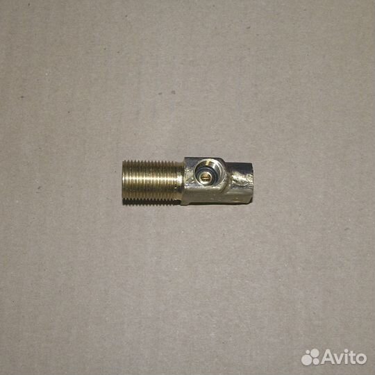 Тройник М18*1,5* М12*1,0внутр.* М10*1,0внутр. труб