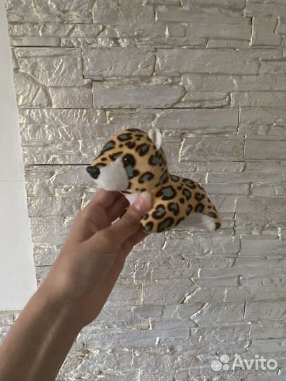Леопард с переноской