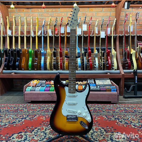 Электрогитара sqoe sest200 Stratocaster SSS Sunbur