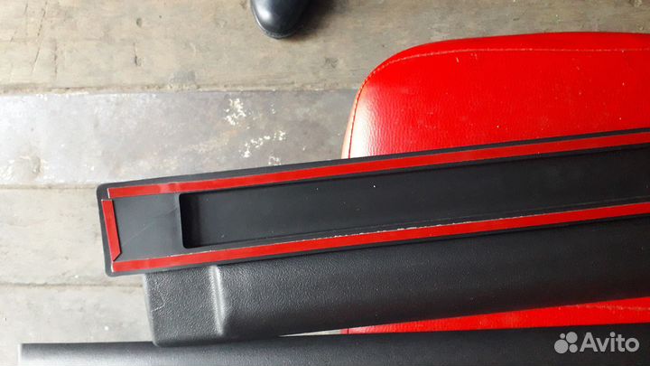 Накладки на пороги LADA granta