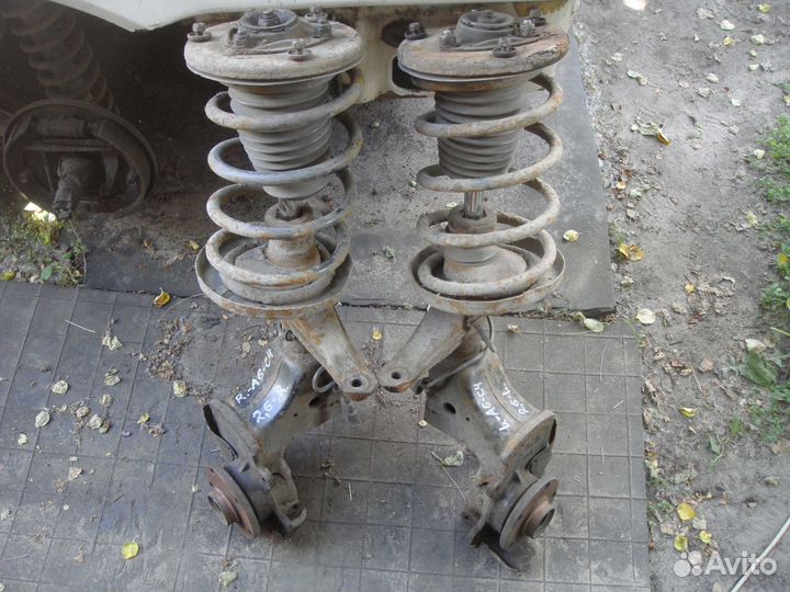 Поворотный кулак Audi A6 100 C4 левый и правый