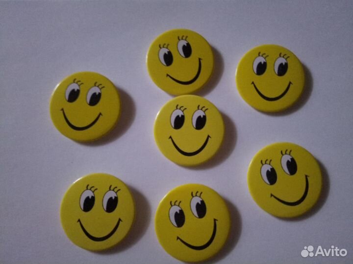 Продаю Смайлики - значки