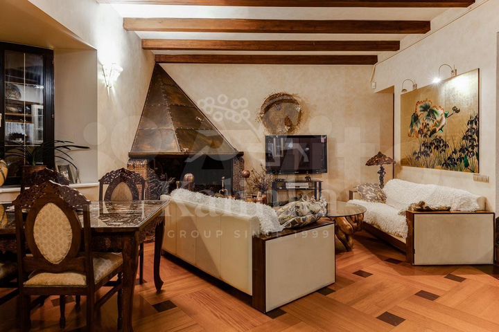 Дом 450 м² на участке 21,2 сот.