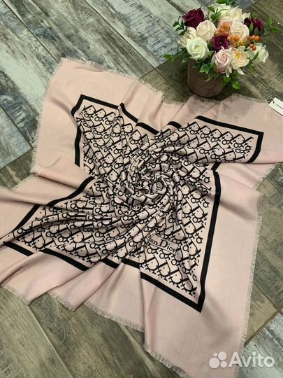 Платок шерстяной Dior розовый теплый мягкий