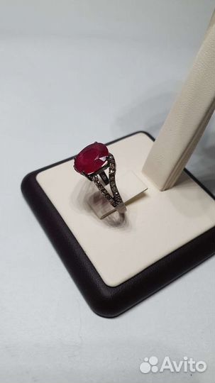 Серебряное кольцо с рубином и бриллиантами