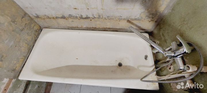 Ванна чугунная