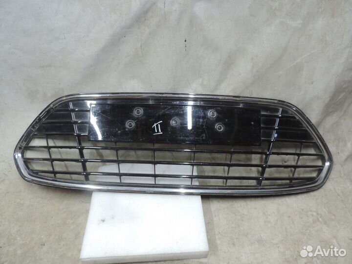 Решетка переднего бампера Ford Mondeo 2010 - 2014