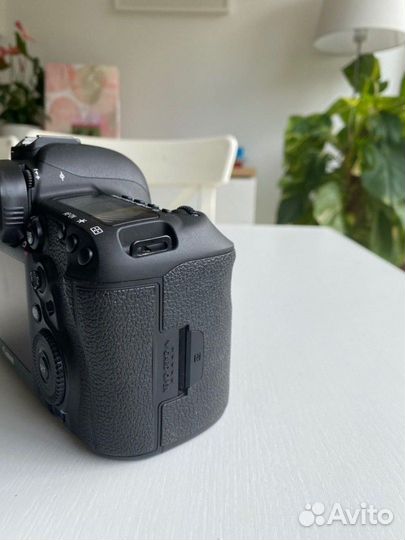 Фотоаппарат Canon 5D mark IV