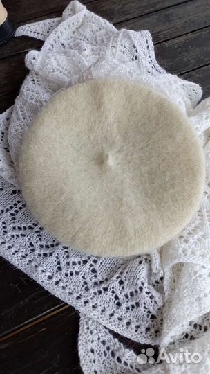 Берет вязаный валяный