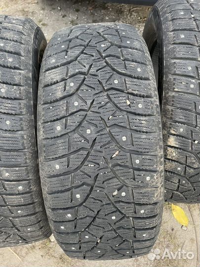 Bridgestone Blizzak Spike-02 215/55 R16
