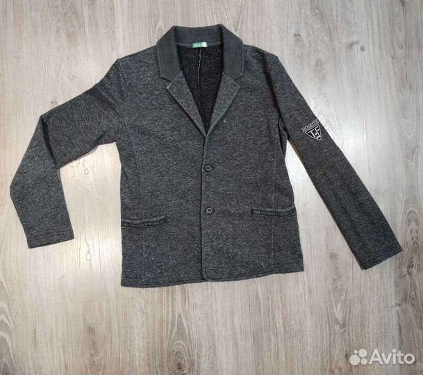 Одежда для школы на мальчика (жилет, рубашки)