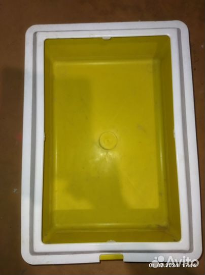 2 лотка с решётками и кошачий туалет