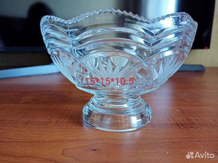 Хрустальная конфетница на ножке