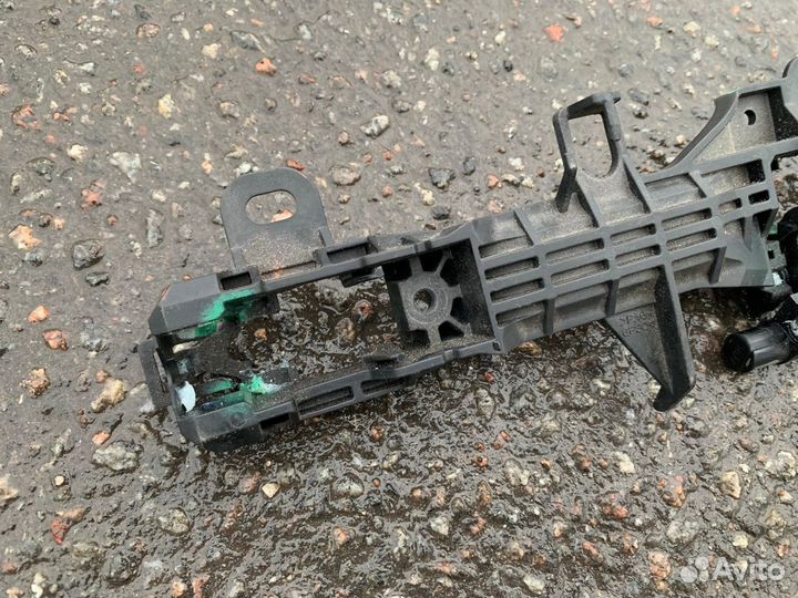 Кронштейн ручки двери левой GT86