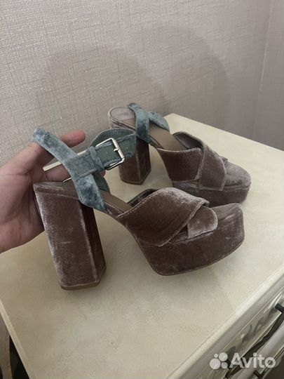 Босоножки женские