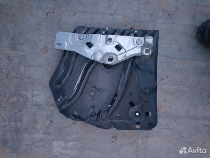 Стеклоподъемник задний левый Mercedes CLK