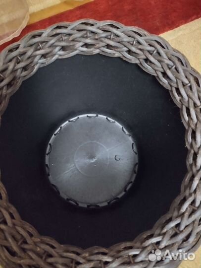 Кашпо из искусственного ротанга