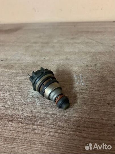 Форсунка топливная Passat 2.0 2E 073906031