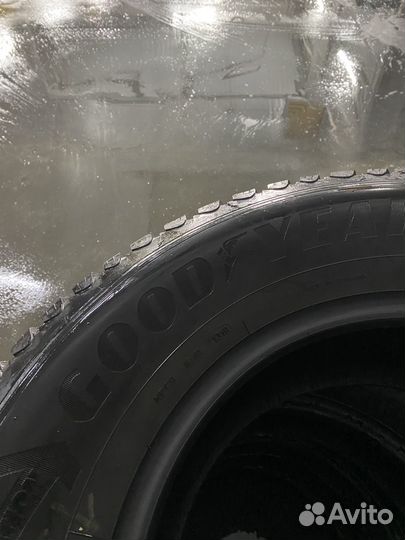 Goodyear UltraGrip Ice Arctic SUV 285/65 R17