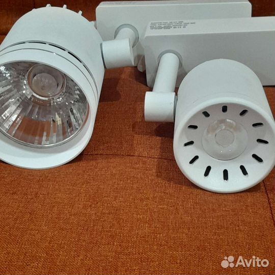 Трековые светильники новые