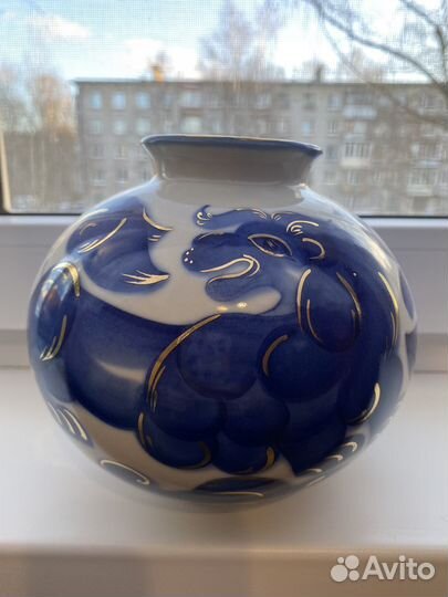 Фарфоровая ваза лоз