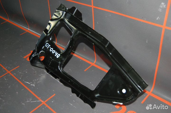 Кронштейн стойки передней - Toyota Land Cruiser