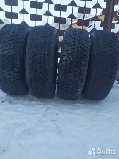 Bridgestone Blizzak DM-V2 225/65 R17