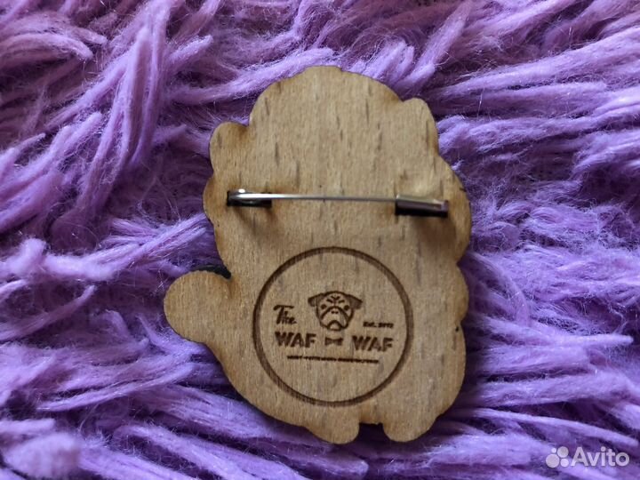 Значок из дерева 