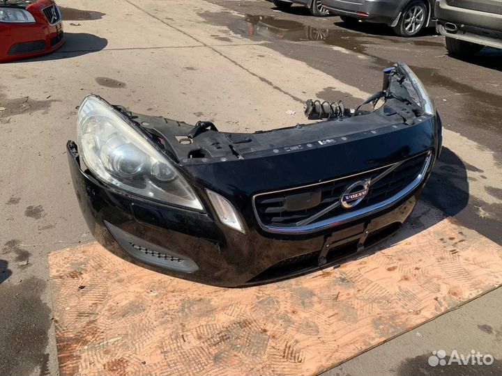 Передняя часть Вольво S60 V60 ксенон Volvo S60