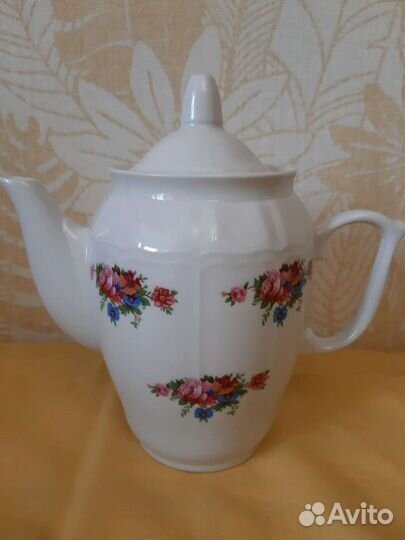 Заварочный чайник,сахарницы