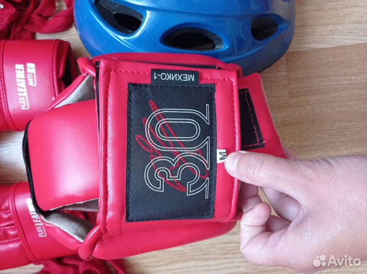 Боксерские перчатки детские плюс шлем