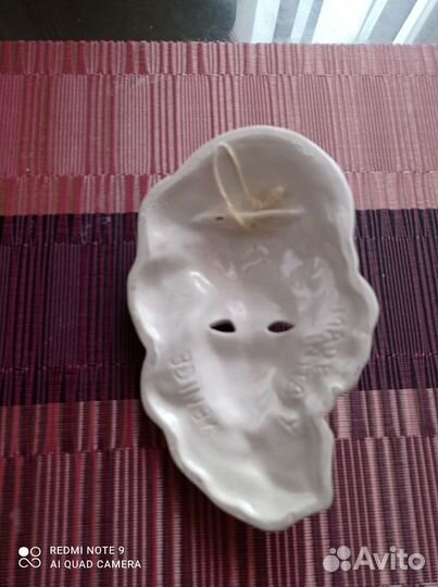 Фарфор маска и ложка деревянная