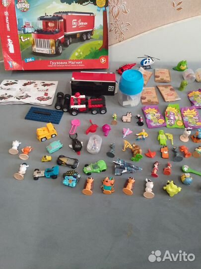 Мелкие игрушки и Лего пакетом