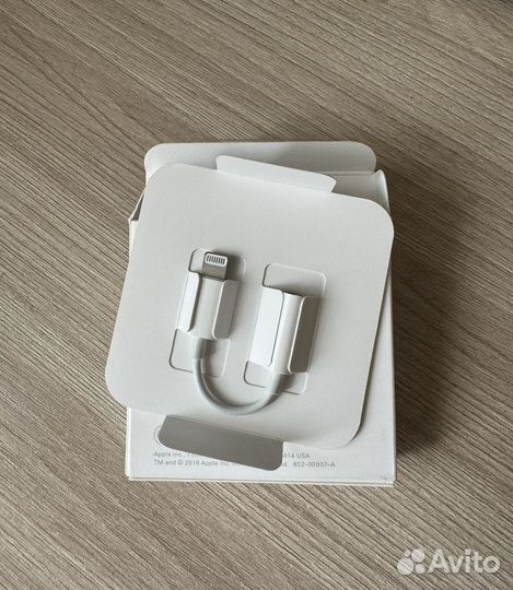 Apple Lightning to 3.5 mm Headphone Jack Adapter