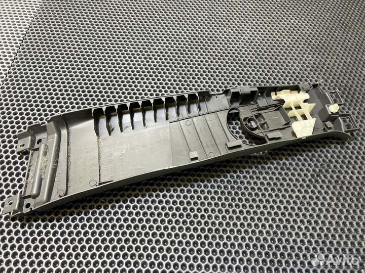 Обшивка стойки прав. Toyota Land Cruiser Prado