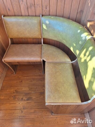 Кухонный угловой диванчик со столом