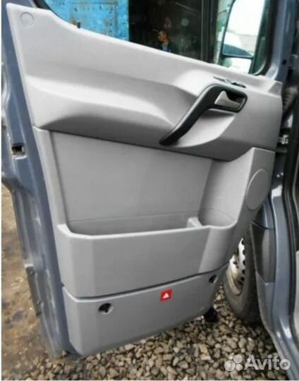 W 906 обшивки передних дверей sprinter