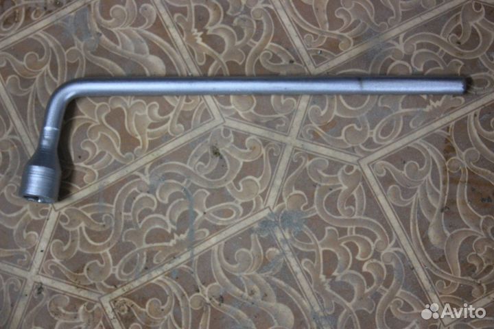 Балонный ключ Mercedes