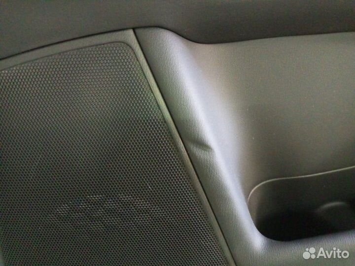 Обшивка двери задняя правая Infiniti Qx80 Z62