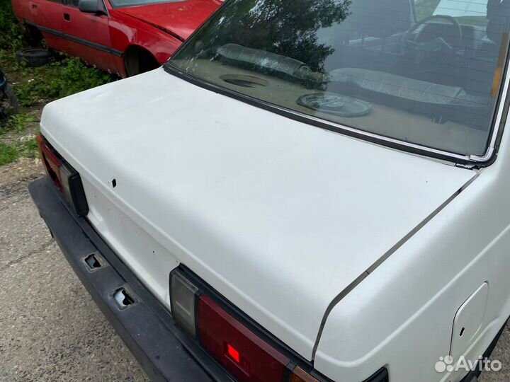 Крышка багажника Nissan Sunny B11