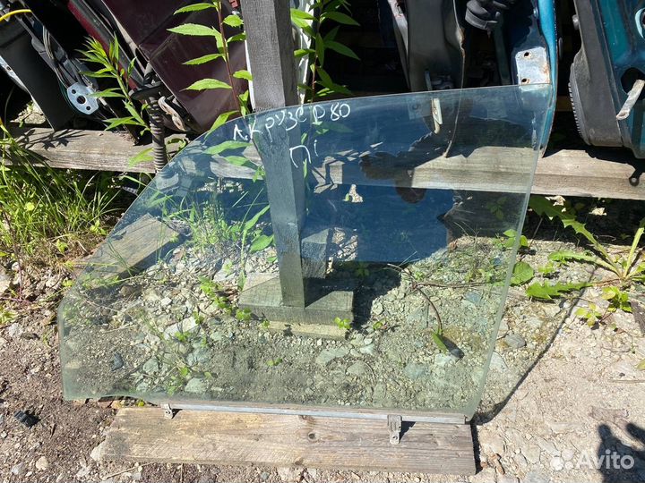 Стекло дверное переднее левое Toyota Land Cruiser