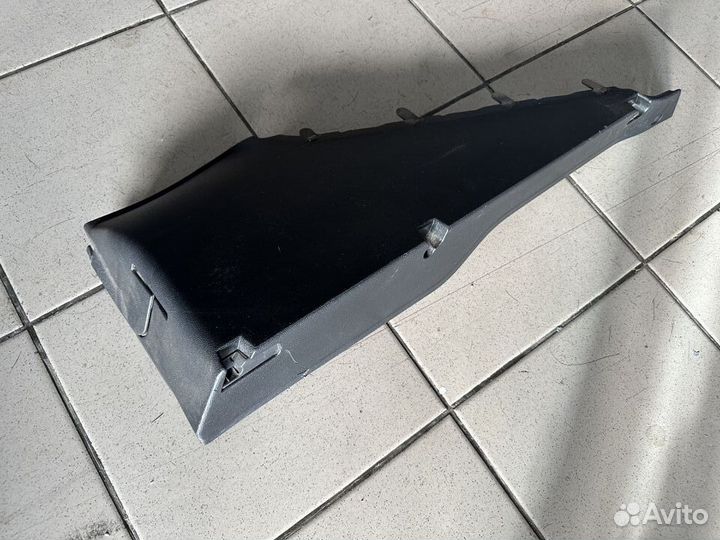 Держатель полки багажника правый Дастер