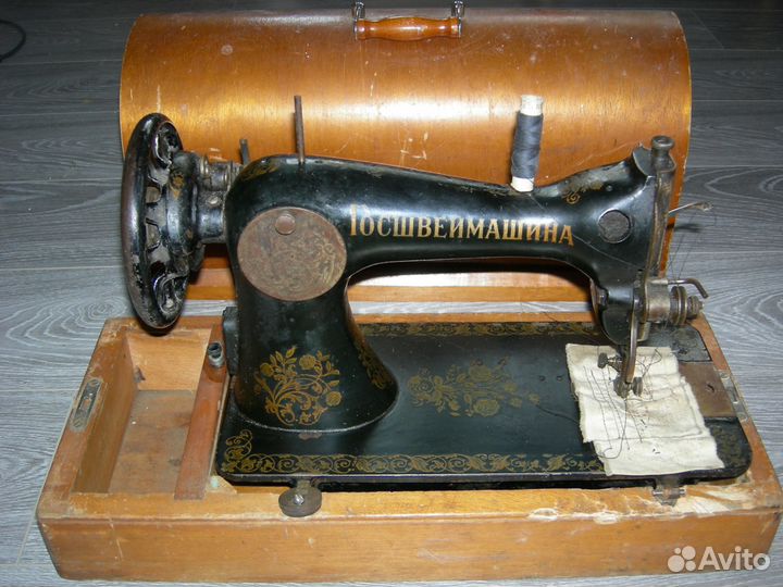 Швейная машинка СССР госшвеймашина В сундуке