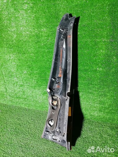 Фонарь (стоп сигнал) правый 220-87641 Mitsubishi Grandis NA4W