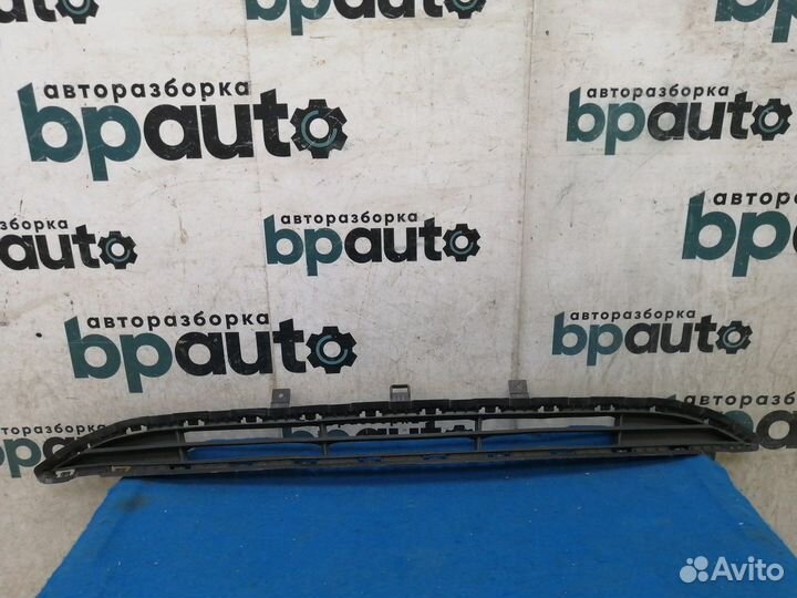 Решетка переднего бампера 86561-H5000 Hyundai