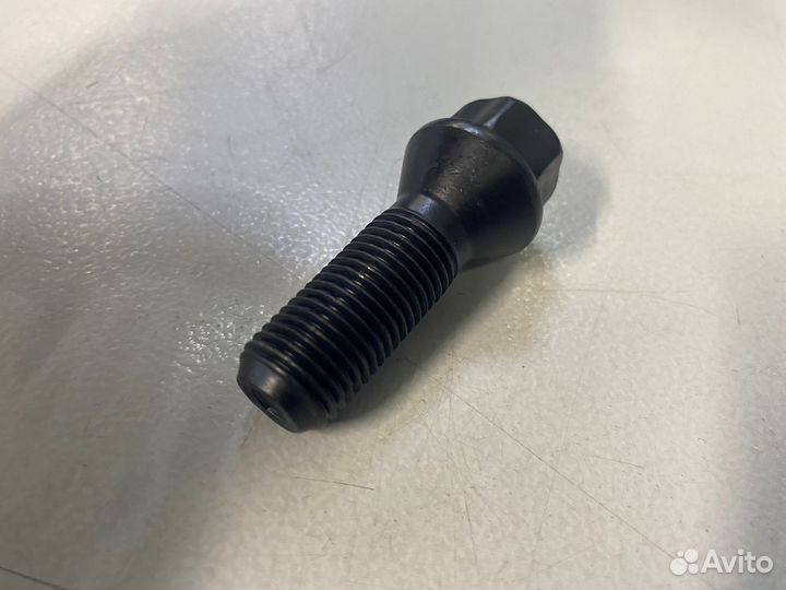 36136781152 Колесный болт Schwarz